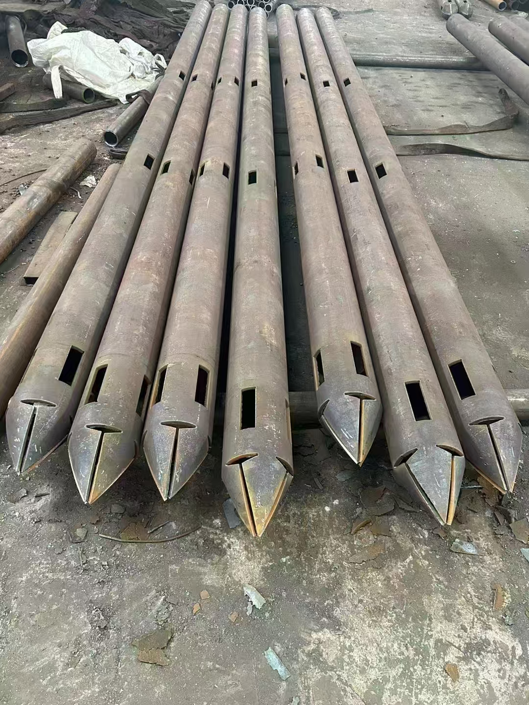 鋼花管​是一種在岩土工程和地道工程中十分重要的構件